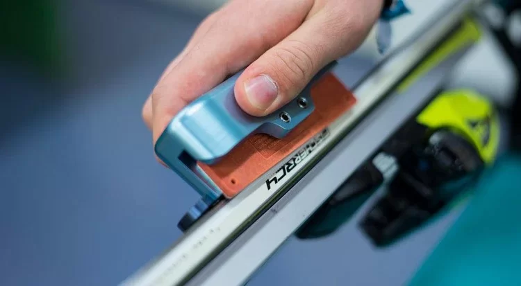 Affûtage céramique des carres de ski